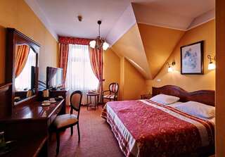 Отель Villa Royal Острув-Велькопольски Двухместный номер «Премиум» с 1 кроватью или 2 отдельными кроватями-3