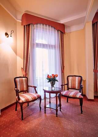 Отель Villa Royal Острув-Велькопольски Стандартный двухместный номер с 1 кроватью или 2 отдельными кроватями-3