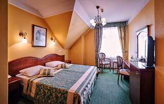 Отель Villa Royal Острув-Велькопольски Двухместный номер «Премиум» с 1 кроватью или 2 отдельными кроватями-2
